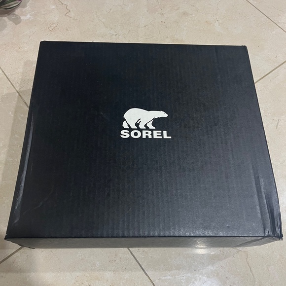 Women Winter Boots - Picture 6 of 6